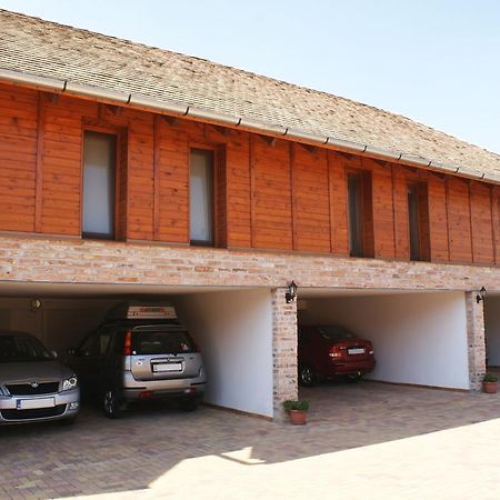 גיולה Vararok Apartman מראה חיצוני תמונה