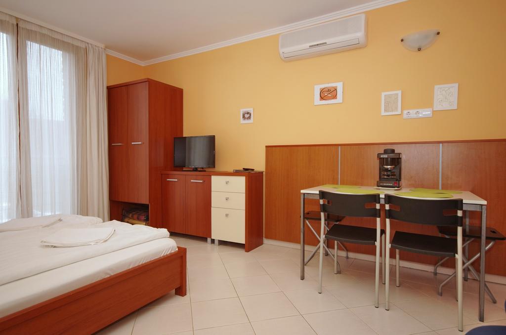 גיולה Vararok Apartman מראה חיצוני תמונה
