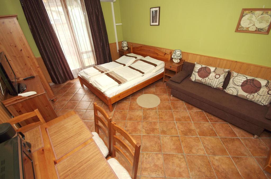 גיולה Vararok Apartman מראה חיצוני תמונה