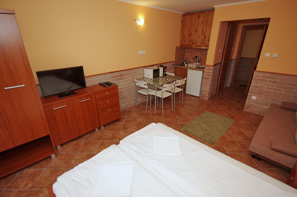 גיולה Vararok Apartman מראה חיצוני תמונה