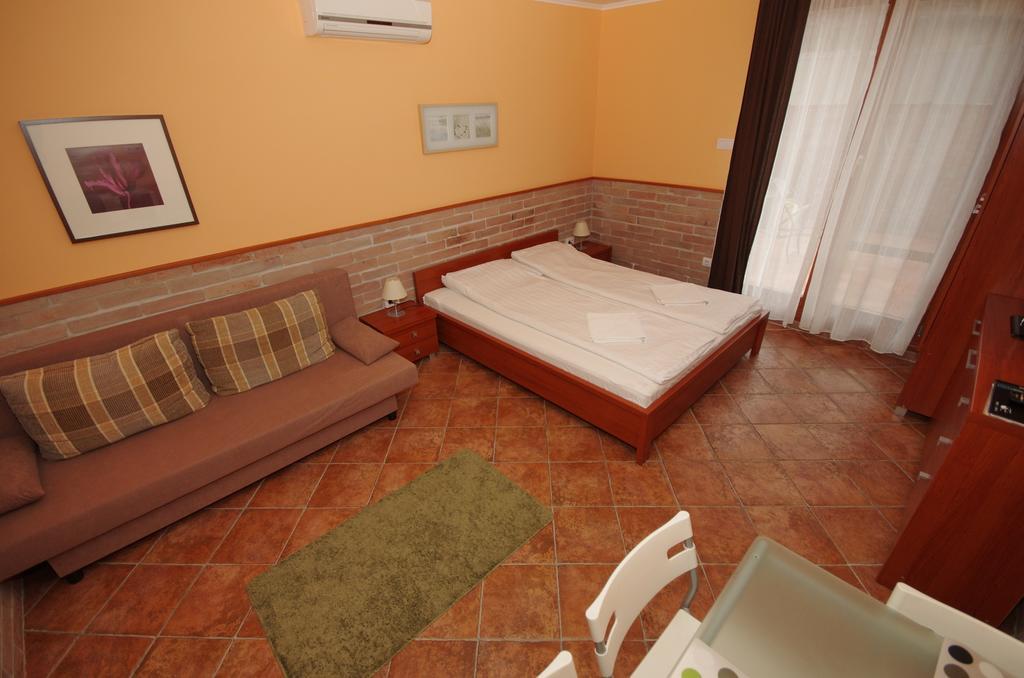 גיולה Vararok Apartman מראה חיצוני תמונה