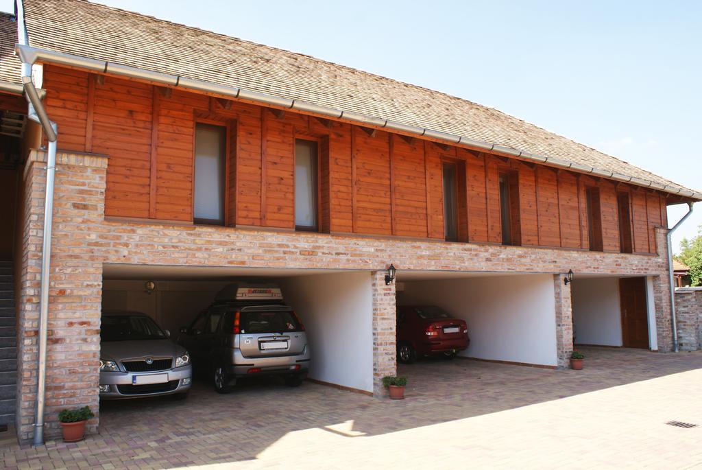 גיולה Vararok Apartman מראה חיצוני תמונה