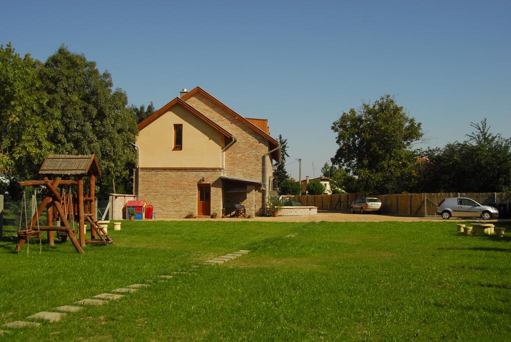 גיולה Vararok Apartman מראה חיצוני תמונה