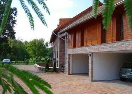 גיולה Vararok Apartman מראה חיצוני תמונה