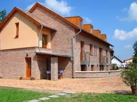 גיולה Vararok Apartman מראה חיצוני תמונה